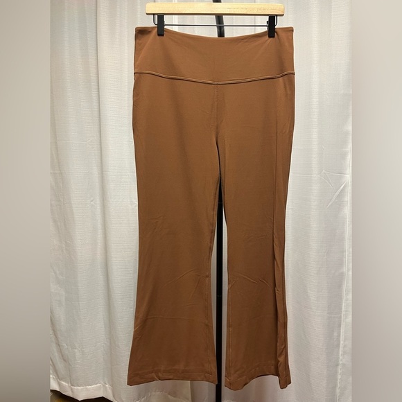 Lululemon Groove Super-High-Rise Flared Pant Nulu
Butternut Brown | size 14 - Picture 1 of 7